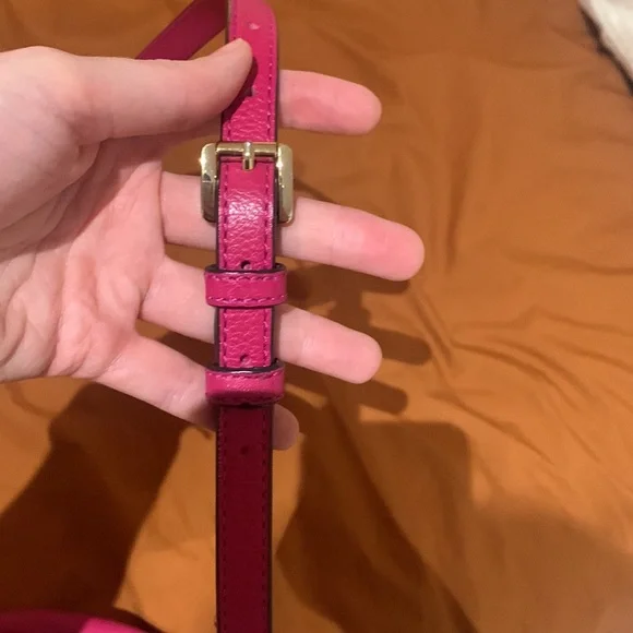 Hot Pink leather Michael Kors purse with gold accents 👛 💕
